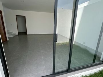 ¡Tu Hogar de Ensueño en Fraccionamiento Aqua 3 Lago Esmeralda!