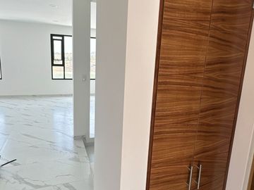 ¡Tu Hogar de Ensueño en Fraccionamiento Aqua 3 Lago Esmeralda!