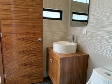 ¡Tu Hogar de Ensueño en Fraccionamiento Aqua 3 Lago Esmeralda!