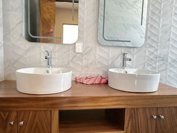 ¡Tu Hogar de Ensueño en Fraccionamiento Aqua 3 Lago Esmeralda!