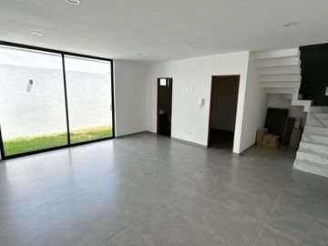 ¡Tu Hogar de Ensueño en Fraccionamiento Aqua 3 Lago Esmeralda!