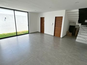 ¡Tu Hogar de Ensueño en Fraccionamiento Aqua 3 Lago Esmeralda!