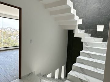 ¡Tu Hogar de Ensueño en Fraccionamiento Aqua 3 Lago Esmeralda!