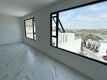 ¡Tu Hogar de Ensueño en Fraccionamiento Aqua 3 Lago Esmeralda!