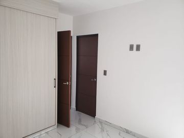SE VENDE DEPARTAMETNEO EN MANZANILLO COLIMA,  CERCA DE PLAYA Y DE AVENIDAS PRINCIPALES.