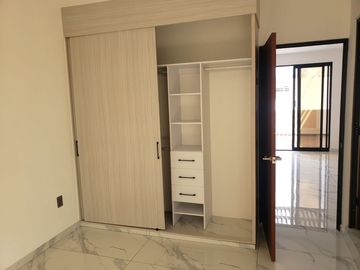 SE VENDE DEPARTAMETNEO EN MANZANILLO COLIMA,  CERCA DE PLAYA Y DE AVENIDAS PRINCIPALES.