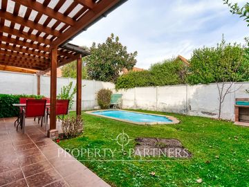 Venta de hermosa casa en condominio en Quebrada de Macul, Peñalolén