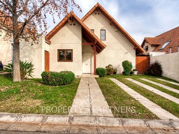 Venta de hermosa casa en condominio en Quebrada de Macul, Peñalolén