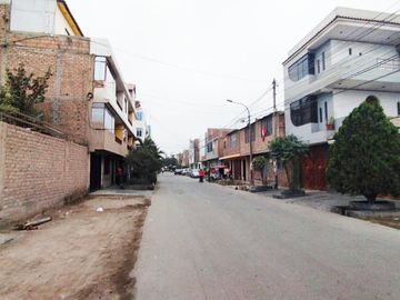 Casa en  Venta en Los Olivos cerca a la Avenida Central