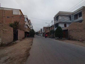 Casa en  Venta en Los Olivos cerca a la Avenida Central