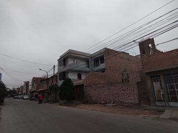 Casa en  Venta en Los Olivos cerca a la Avenida Central