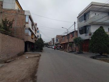 Casa en  Venta en Los Olivos cerca a la Avenida Central
