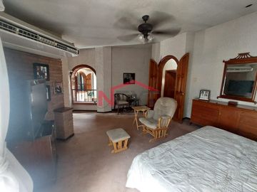 CASA EN ESQUINA EN VENTA COL. CUMBRES