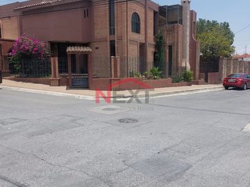 CASA EN ESQUINA EN VENTA COL. CUMBRES