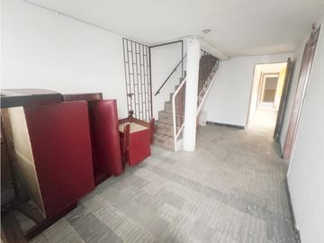 Kennedy Central casa en venta 2 pisos + garage opcion comercial