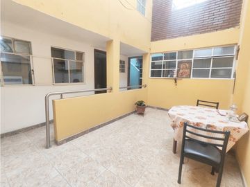 Kennedy Central casa en venta 2 pisos + garage opcion comercial