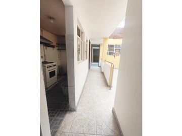 Kennedy Central casa en venta 2 pisos + garage opcion comercial
