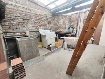 Kennedy Central casa en venta 2 pisos + garage opcion comercial