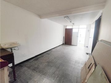 Kennedy Central casa en venta 2 pisos + garage opcion comercial