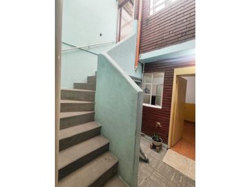 Kennedy Central casa en venta 2 pisos + garage opcion comercial