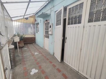 Kennedy Central casa en venta 2 pisos + garage opcion comercial