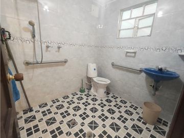 Kennedy Central casa en venta 2 pisos + garage opcion comercial