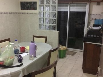 Casas en venta - 8 Dormitorios 2 Baños - Cocheras - 350Mts2 - Miramar