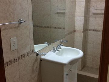 Casas en venta - 8 Dormitorios 2 Baños - Cocheras - 350Mts2 - Miramar