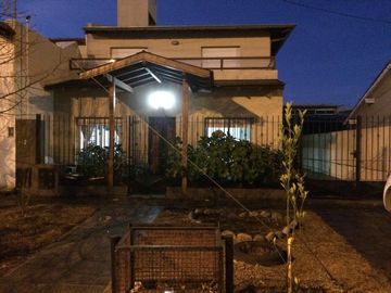 Casas en venta - 8 Dormitorios 2 Baños - Cocheras - 350Mts2 - Miramar