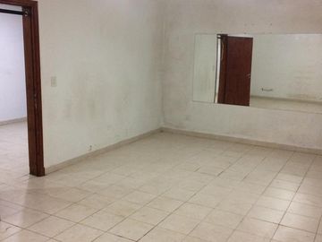 Casas en venta - 8 Dormitorios 2 Baños - Cocheras - 350Mts2 - Miramar