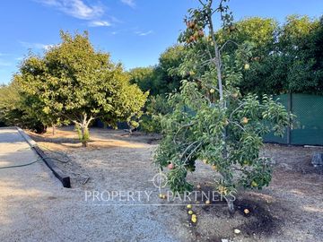 Se vende gran Casa con maravilloso jardin en Pie del Mauco