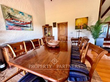 Se vende gran Casa con maravilloso jardin en Pie del Mauco