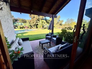 Se vende gran Casa con maravilloso jardin en Pie del Mauco