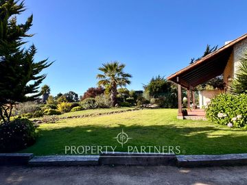 Se vende gran Casa con maravilloso jardin en Pie del Mauco