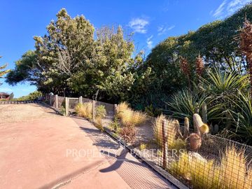 Se vende gran Casa con maravilloso jardin en Pie del Mauco