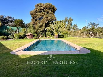 Se vende gran Casa con maravilloso jardin en Pie del Mauco