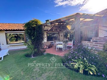 Se vende gran Casa con maravilloso jardin en Pie del Mauco