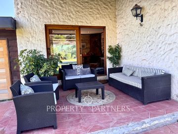 Se vende gran Casa con maravilloso jardin en Pie del Mauco