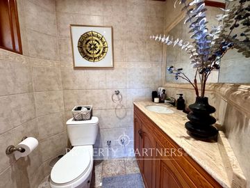 Se vende gran Casa con maravilloso jardin en Pie del Mauco
