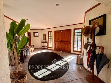 Se vende gran Casa con maravilloso jardin en Pie del Mauco