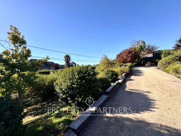 Se vende gran Casa con maravilloso jardin en Pie del Mauco