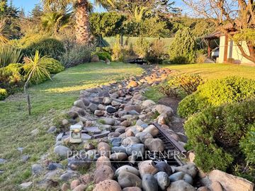 Se vende gran Casa con maravilloso jardin en Pie del Mauco