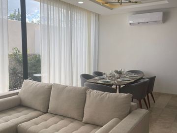 Casa Amplia con 3 recámaras, piscina, amenidades.