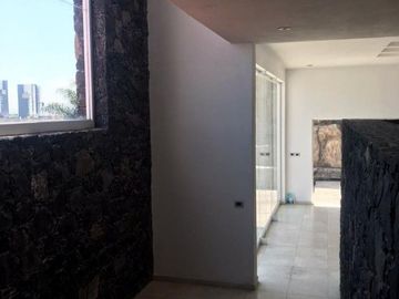 PRECIOSA CASA EN VENTA EN BALCONES JURIQUILLA !!