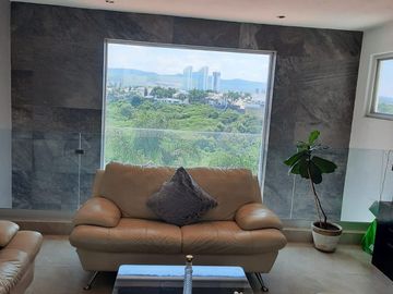 PRECIOSA CASA EN VENTA EN BALCONES JURIQUILLA !!