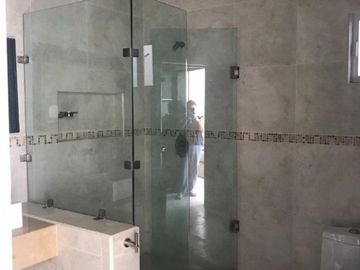 PRECIOSA CASA EN VENTA EN BALCONES JURIQUILLA !!