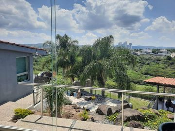 PRECIOSA CASA EN VENTA EN BALCONES JURIQUILLA !!