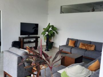 PRECIOSA CASA EN VENTA EN BALCONES JURIQUILLA !!