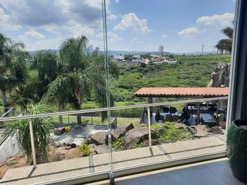 PRECIOSA CASA EN VENTA EN BALCONES JURIQUILLA !!