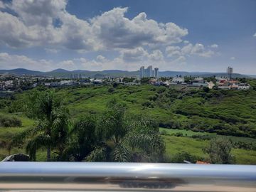 PRECIOSA CASA EN VENTA EN BALCONES JURIQUILLA !!